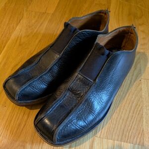 Cydwoq Black Leather Slip-On Shoes